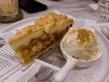 Apple Pie w/ Ice-cream