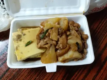 三色蒸水蛋同萝卜炆猪手