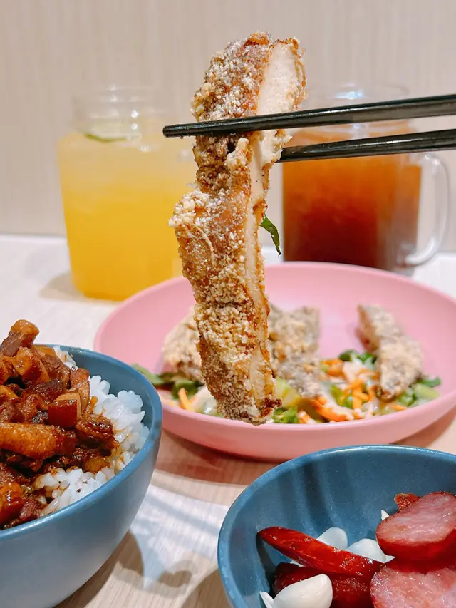 椒鹽香酥雞排配滷肉飯