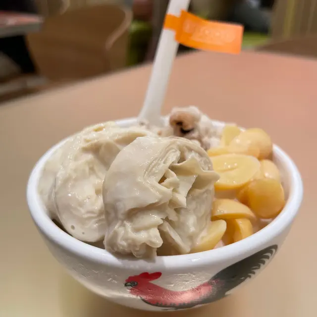 軟雪糕係腐竹味，偏甜，好食～但其餘配料基本上冇咩味