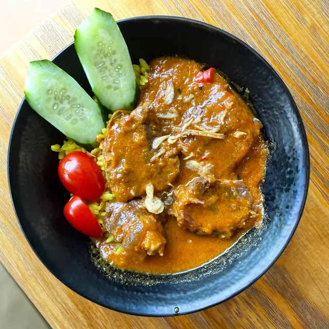 巴東牛肉配金貝飯