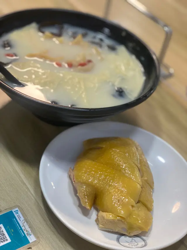 花膠雞濃湯米線