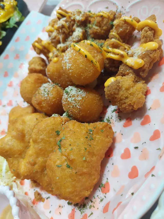 精選小食拼盤,素雞塊,芝士波波,雞軟骨