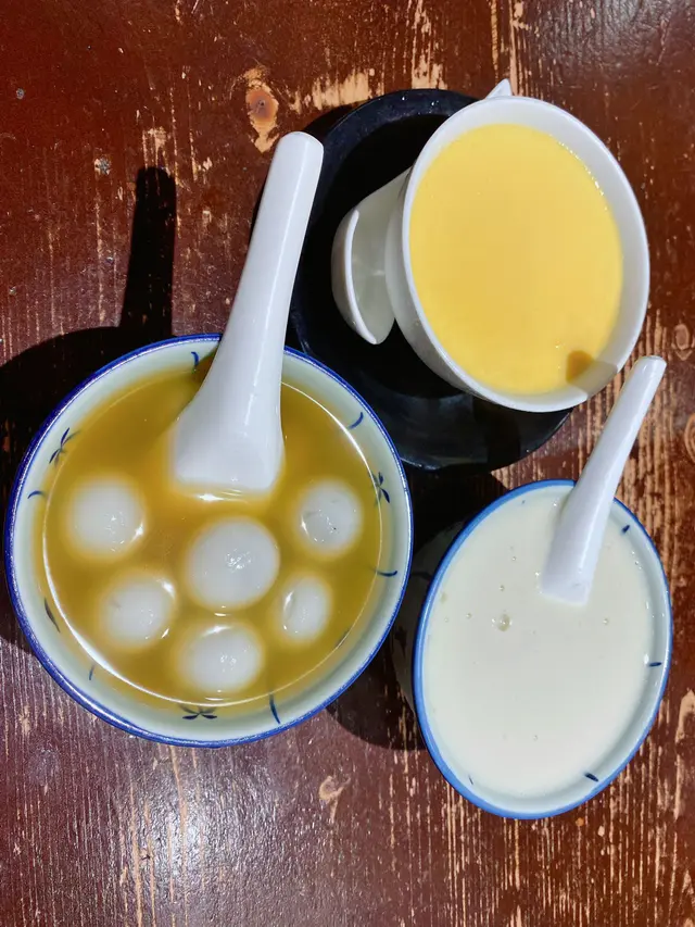 芝麻湯圓、燉雞蛋、白果腐竹糖水