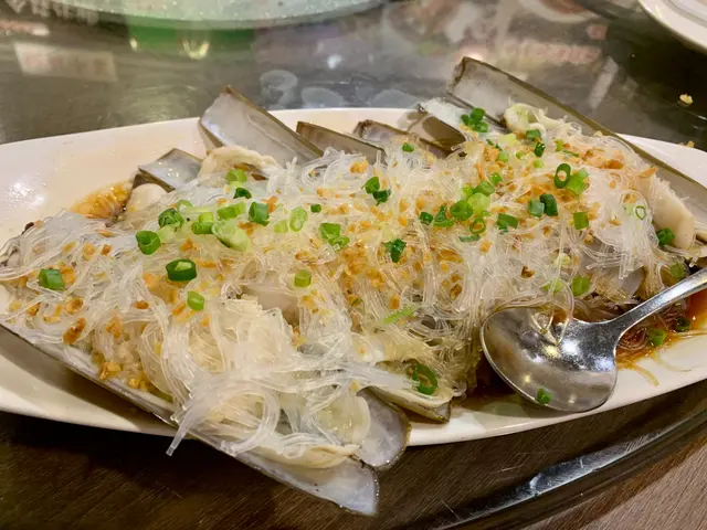 ~ 蒜蓉粉絲蒸蟶子皇 (6隻)