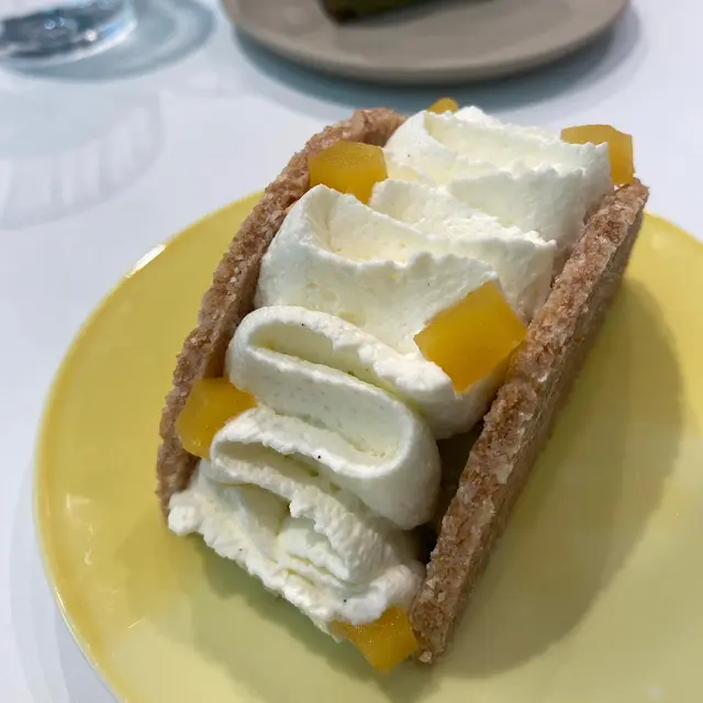 熱情果柑橘開心果慕絲蛋糕