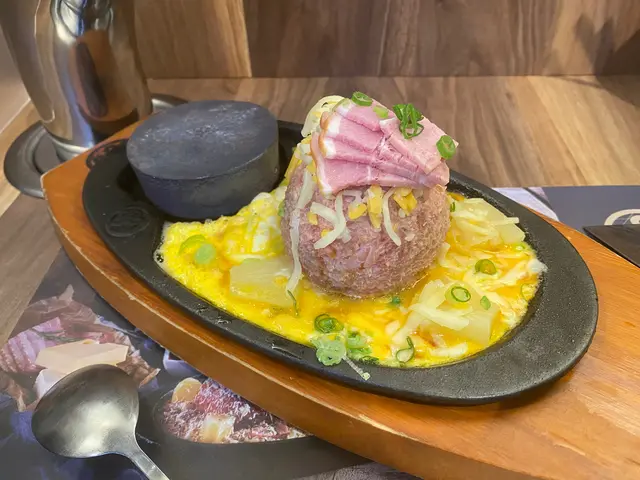 菠蘿煙肉和牛漢堡扒