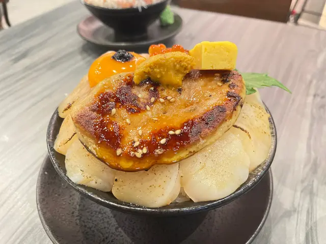 制霸鵝肝海鮮盛丼