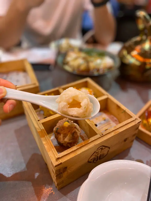 龍蝦汁墨魚燒賣