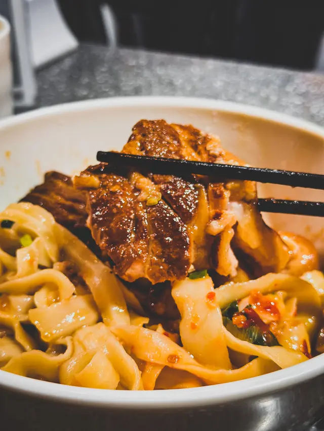 東坡肉撈刀削麵