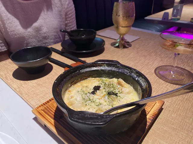 黑松露鮮百合花