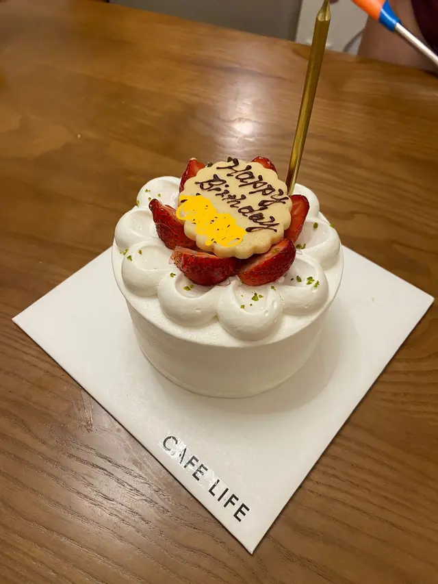 個樣好靚，但食落d cream好唔新鮮，有d變味，浪費咗個蛋糕