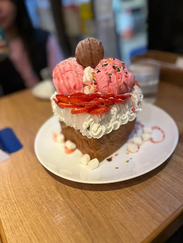 士多啤梨多士盒