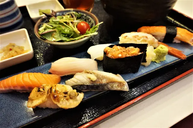 壽司定食配手打烏冬