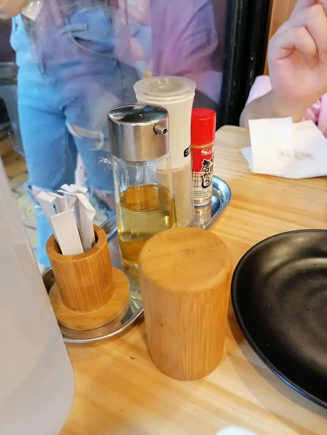 比人望住食野，好大壓力😢