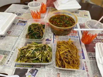 水煮牛肉 酸菜豬肚 尖椒肥腸 酸辣土豆絲 