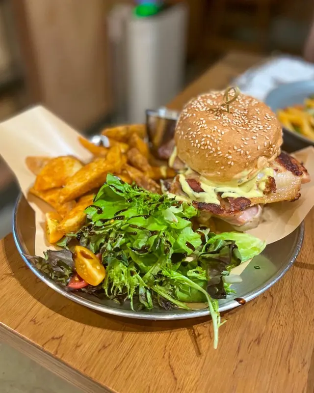 蜜糖芥茉醬烤雞漢堡