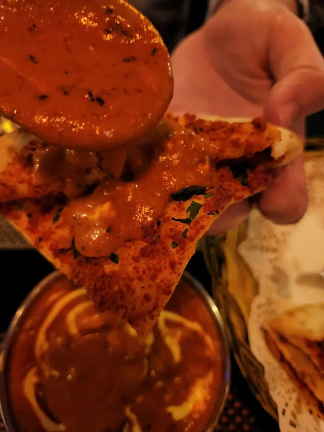 免治羊肉薄餅好適合沾上番茄咖喱汁