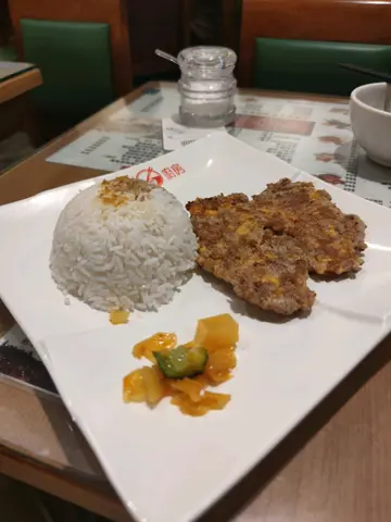 咸鱼煎肉饼饭+热奶茶