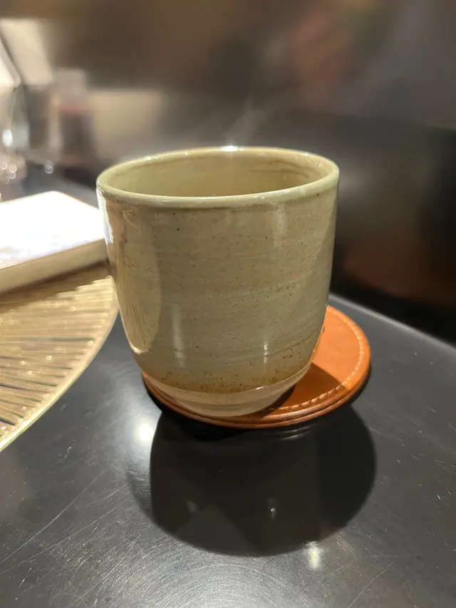 茶杯就是這樣放邊沿啊⋯⋯