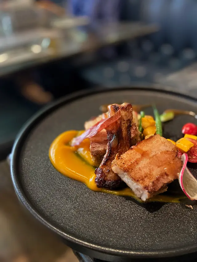 西班牙黑毛豬腩配南瓜蓉