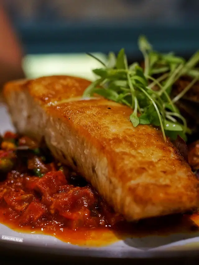 香烤劍魚伴磯煮鮑魚配西班牙醬