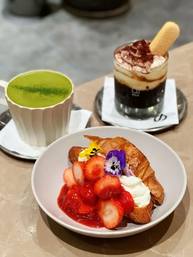 士多啤梨忌廉牛角包