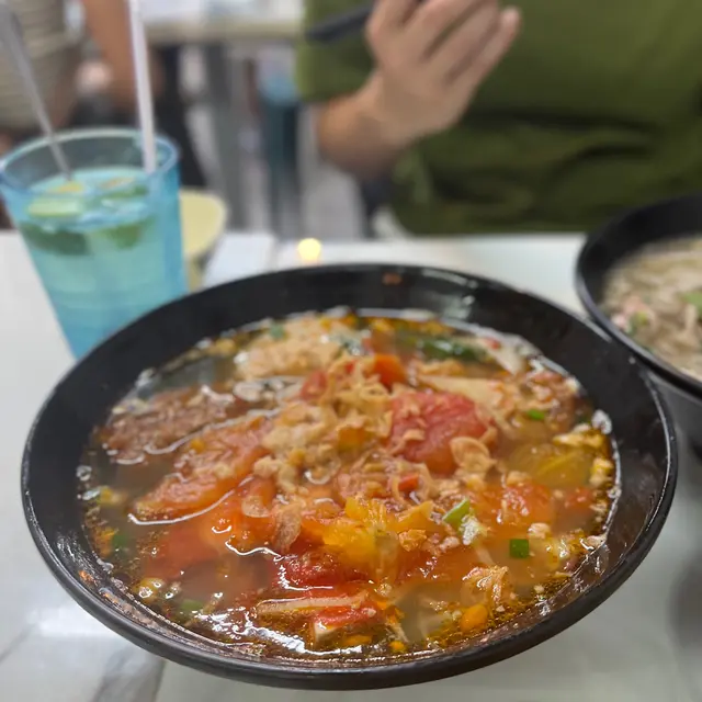 鮮茄魚餅蟹膏湯粉