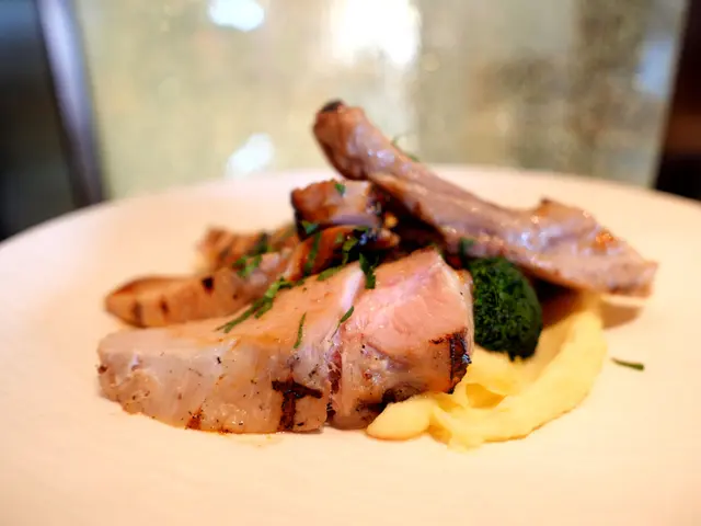 香烤豬扒伴薯蓉及蔬菜