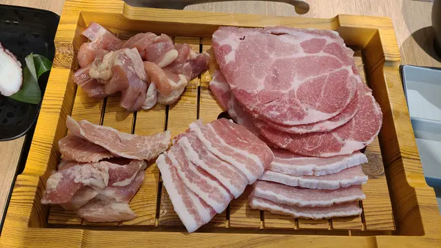 美國肩胛豬梅頭肉,厚切豚腩肉,豬頸肉,美國雞腿肉