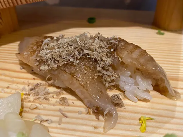 左口魚邊壽司