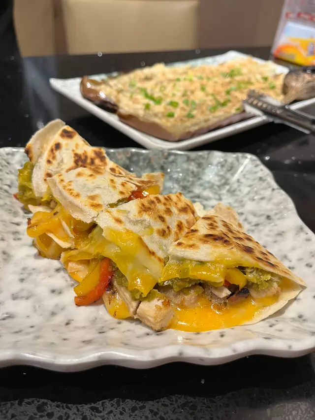 墨西哥薄餅芝士雞肉