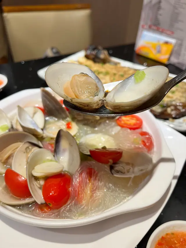 蕃茄清酒煮沙白