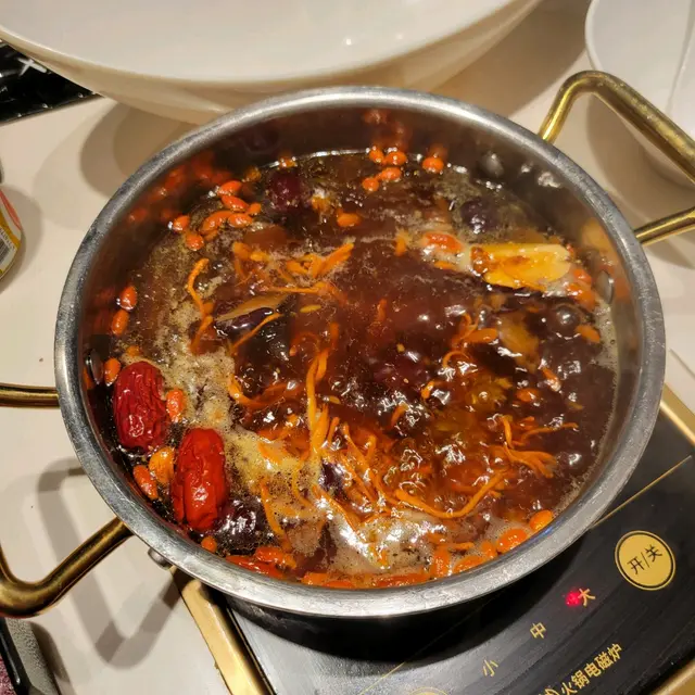 藥膳蟲草花桃膠雞湯