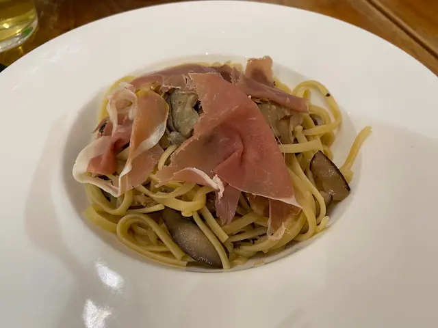 香蒜雜菌黑豚火腿扁意粉