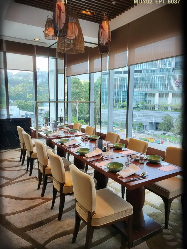 私人廂房（最低消費額：週一至四為$6,500，週五至日及公眾假期為$8,500）