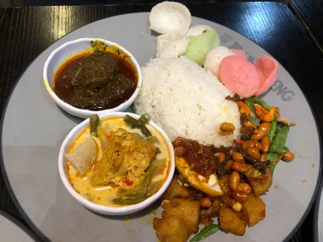 巴東牛肉雜錦飯