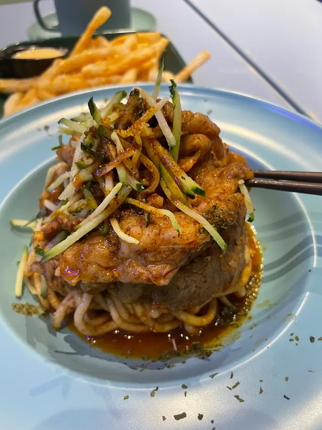 麻辣牛肉拌魚麵