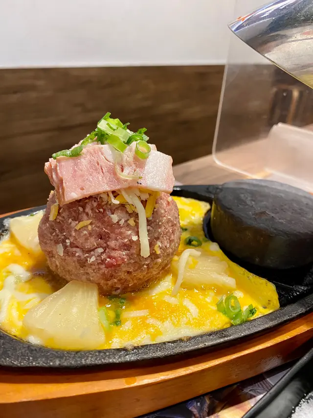 菠蘿煙肉和牛漢堡扒