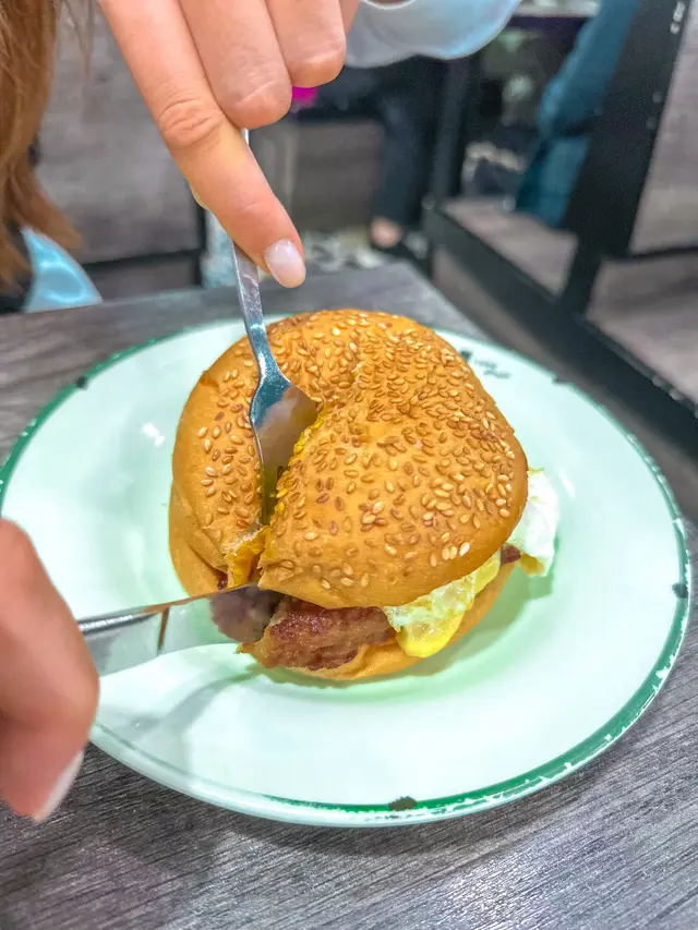 經典芝蛋牛肉漢堡