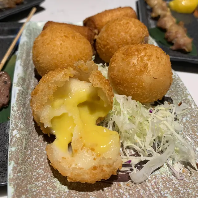 脆炸貓山王