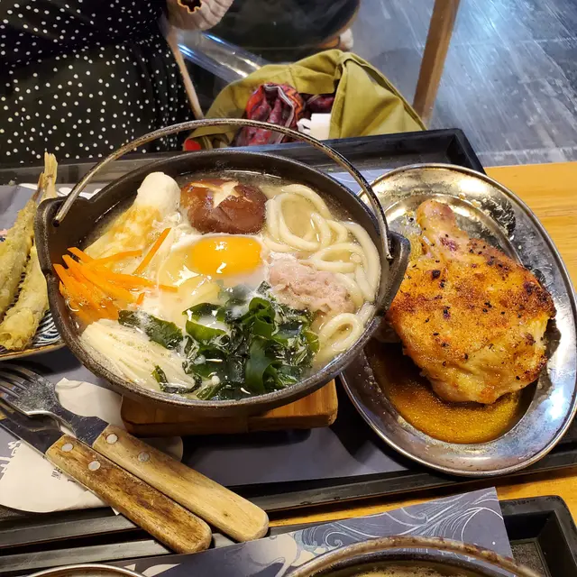 鰹魚湯白味噌鍋仔燒烏冬