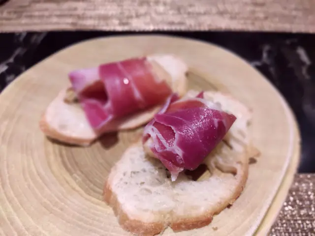 風乾火腿配哈蜜瓜多士