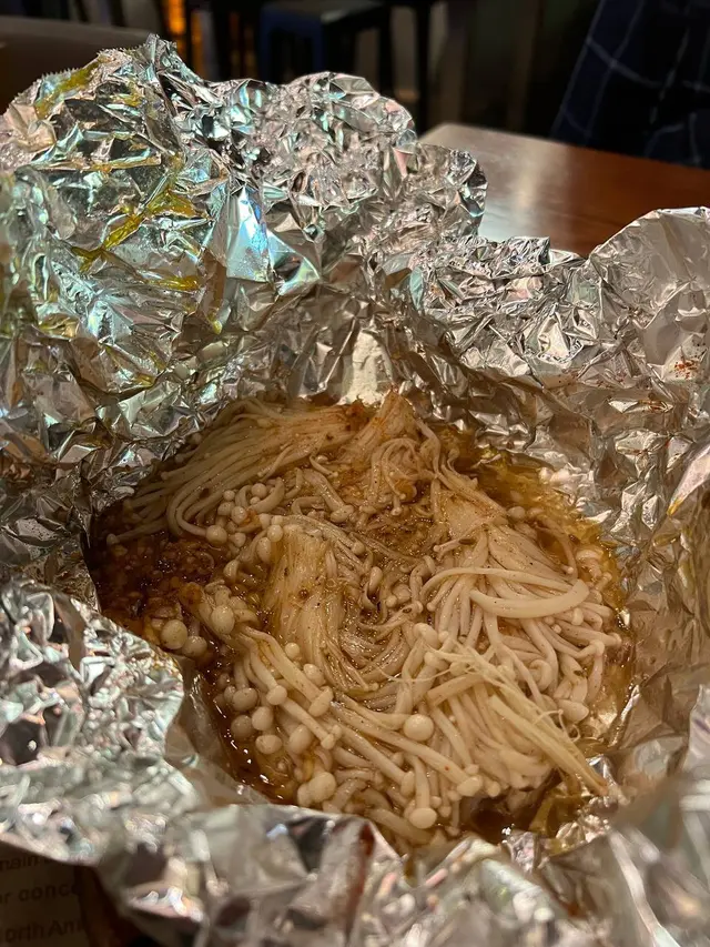 錫紙燒蒜蓉金針菇