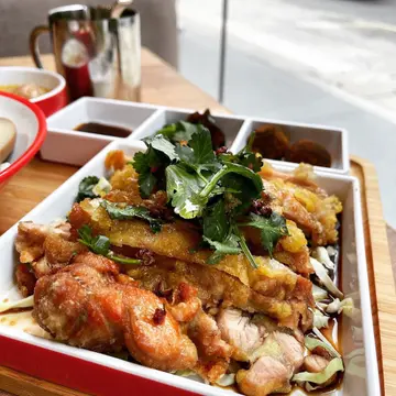 台瘋椒麻雞飯配餐湯