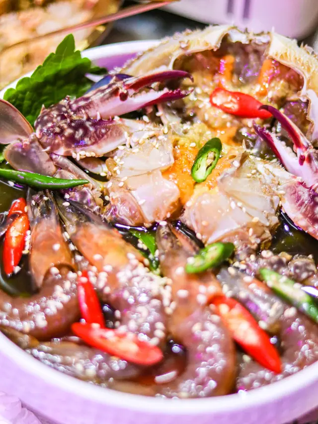 招牌醬油拼盤配紫菜拌飯
