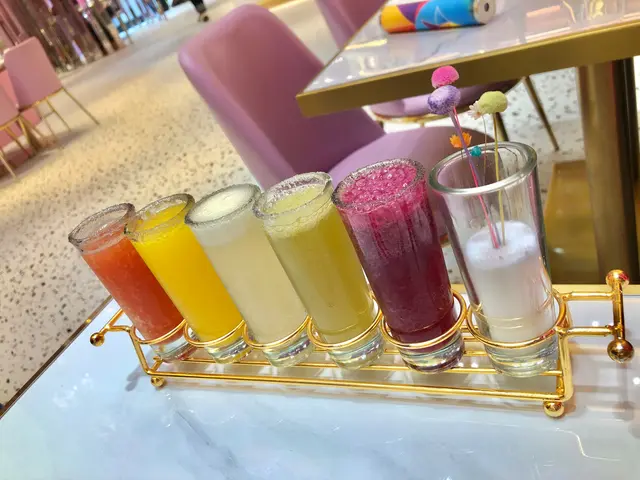 顏色鮮艷奪目，分別有：車厘茄山楂、香橙白桃丶菠蘿荔枝、青提子青蘋果、火龍果紅桑子，各類飲品，味道也偏向較甜
