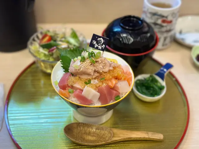 吞拿魚腩蓉、角切魚生、玉子燒