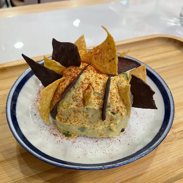 牛油果薯仔沙律配溏心蛋&粟米脆片