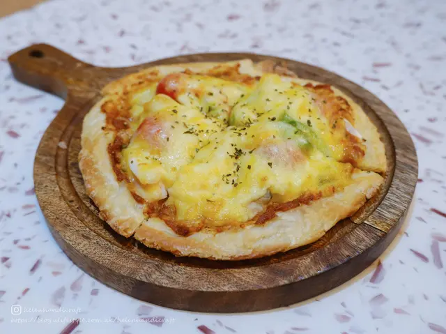 自家秘製茄醬鮮果海鮮烤烙餅批